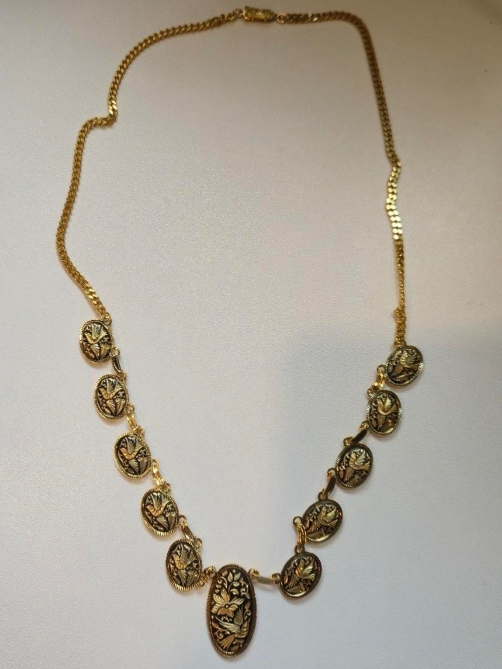 Vintage Damascene Gold Floral Oval Link Necklace - Women's Gold Tone Jewelry